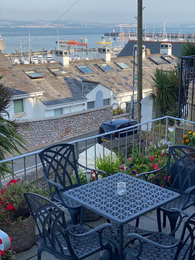 Lobster Pot Apartment With Stunning Harbour And Sea Views And Free Parking For One Car & Pet Friendly Brixham Exterior photo