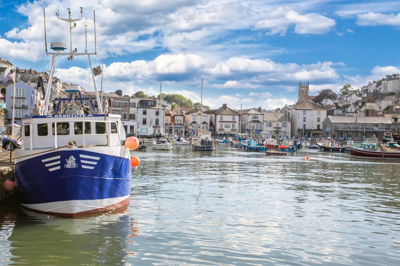 Lobster Pot Apartment With Stunning Harbour And Sea Views And Free Parking For One Car & Pet Friendly Brixham Exterior photo