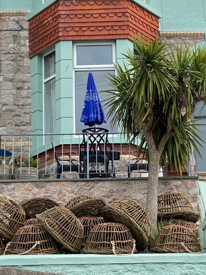 Lobster Pot Apartment With Stunning Harbour And Sea Views And Free Parking For One Car & Pet Friendly Brixham Exterior photo