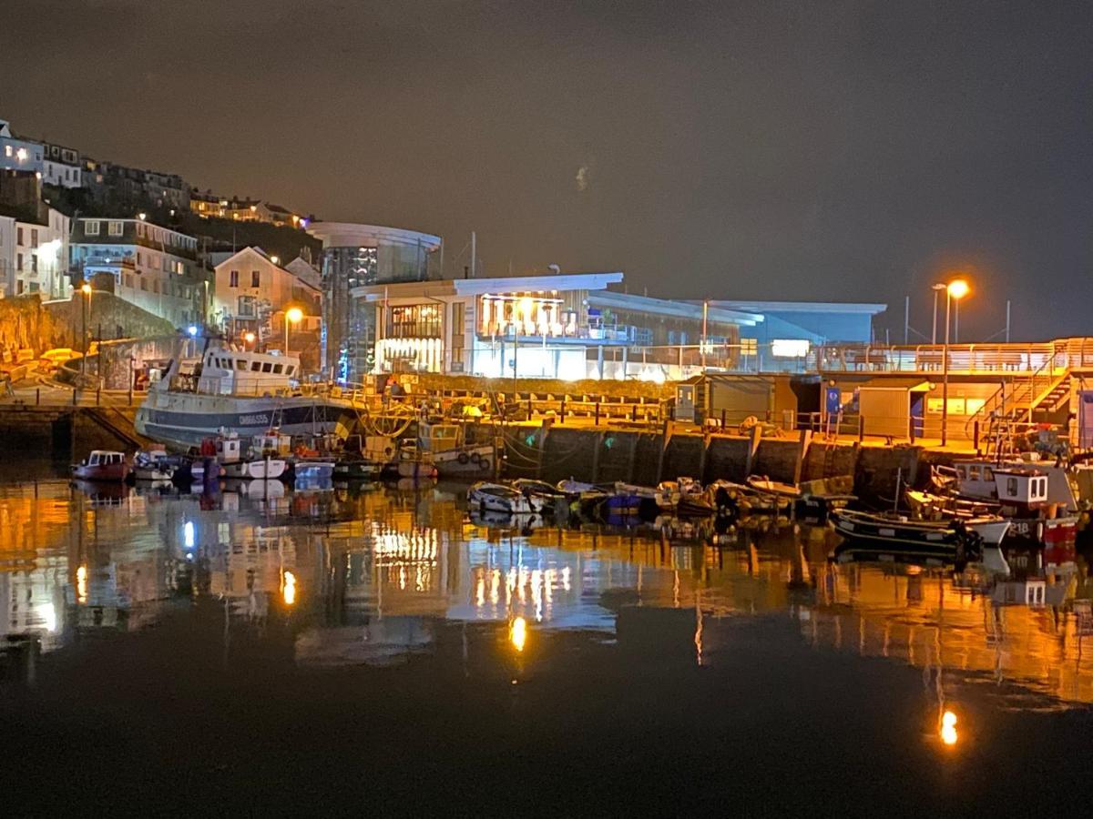 Lobster Pot Apartment With Stunning Harbour And Sea Views And Free Parking For One Car & Pet Friendly Brixham Exterior photo