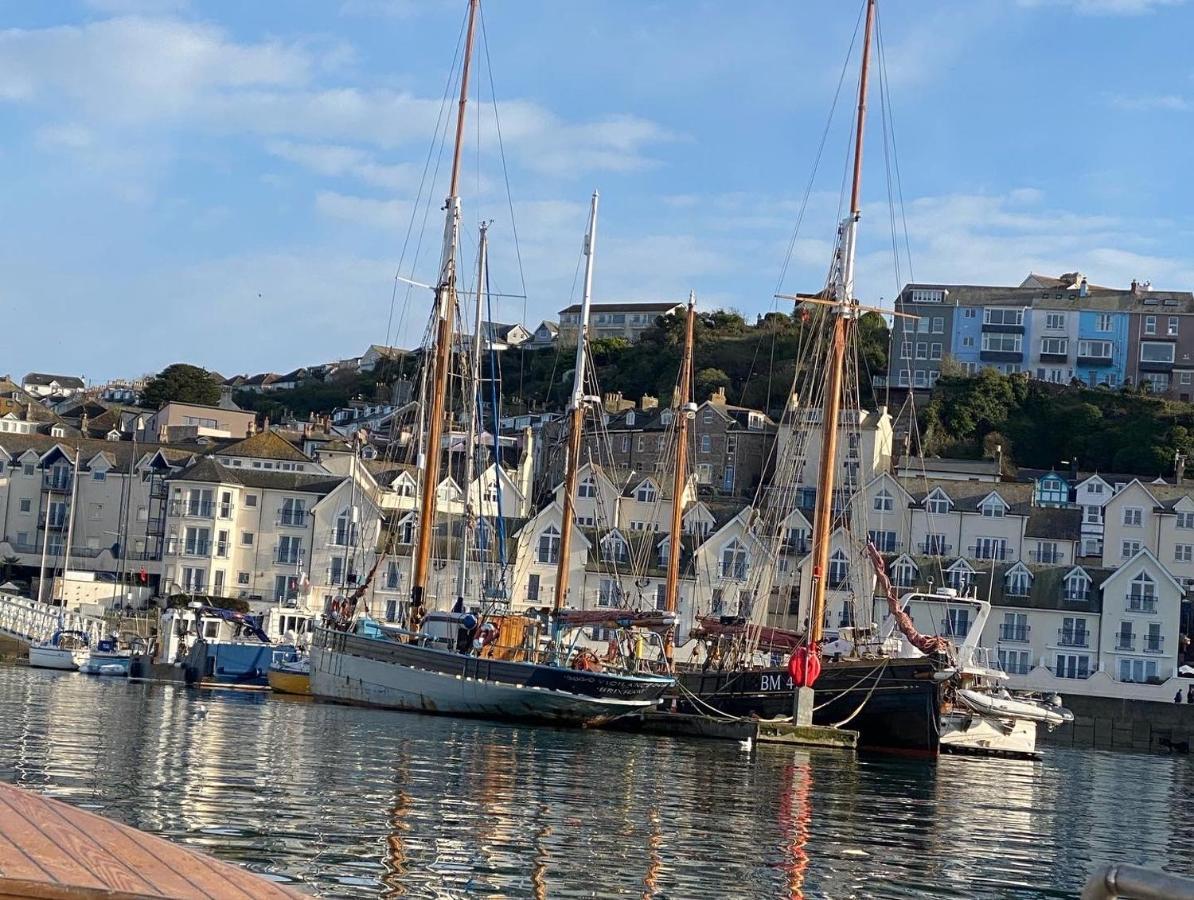 Lobster Pot Apartment With Stunning Harbour And Sea Views And Free Parking For One Car & Pet Friendly Brixham Exterior photo